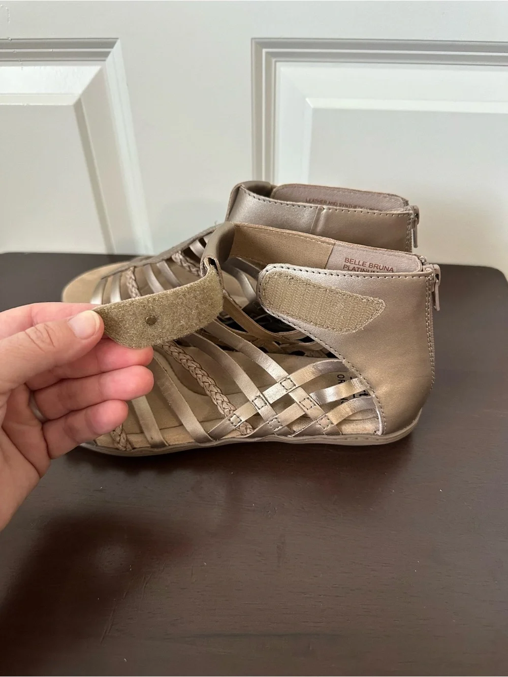 Earth Origins Bevvy Platinum Leather Back Zipper Sandal Size 9